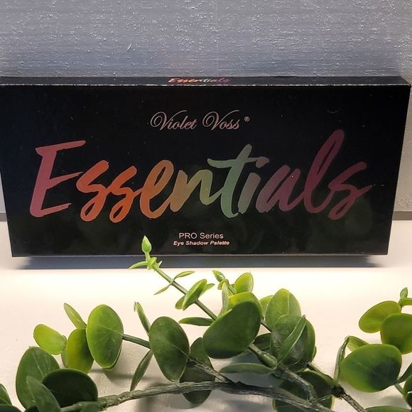 Violet Voss Essentials Pro Series Palette - Picture 2 of 4